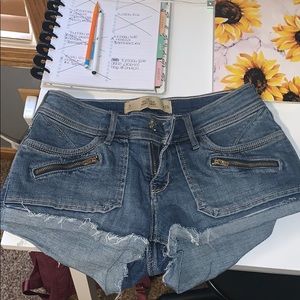 Denim shorts. SIZE 3.
